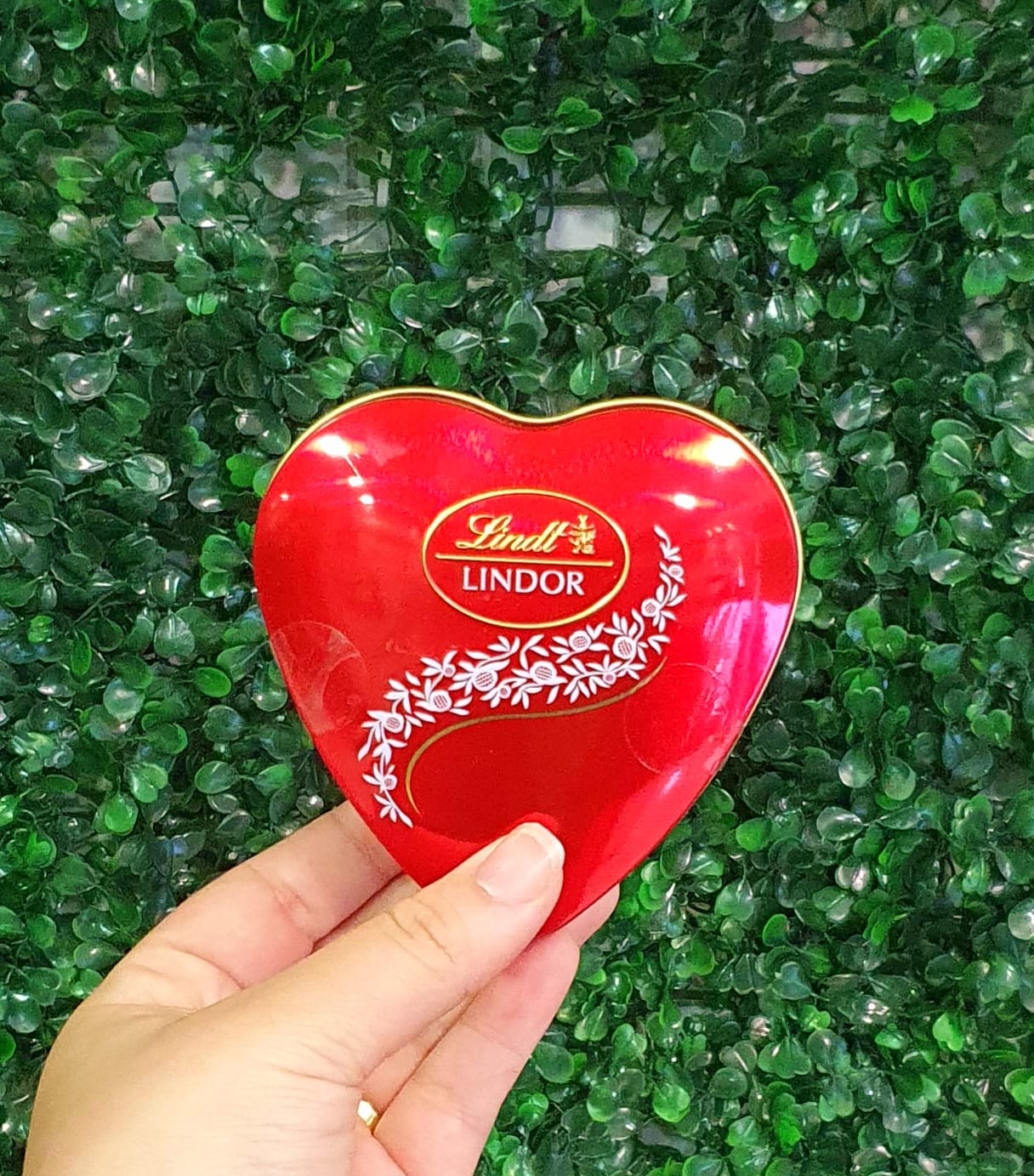 Lata Coração LINDOR ao leite 50g 