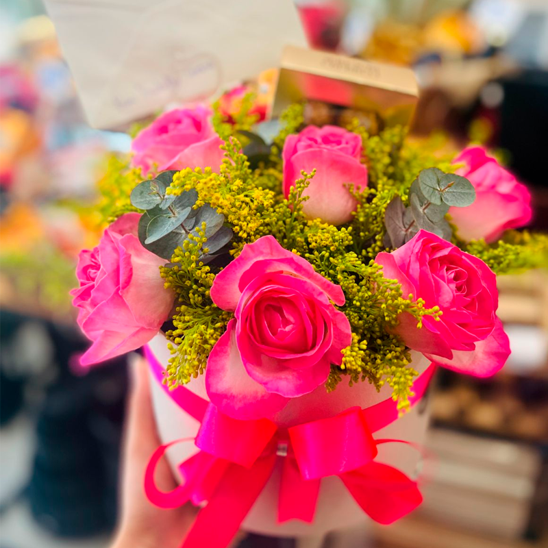 Box de Rosas Cor de Rosa e Chocolate