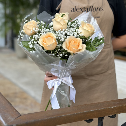 Buquê Clássico com Rosas Chá (6 Rosas)