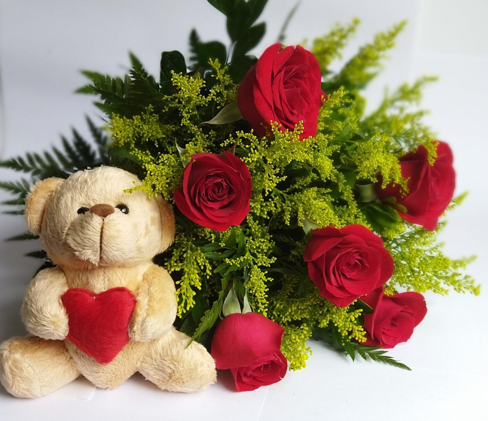 Buquê de 6 Rosas e Urso P